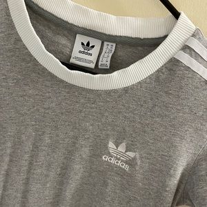 Camisa adida gris se utilizó una vez Talla S